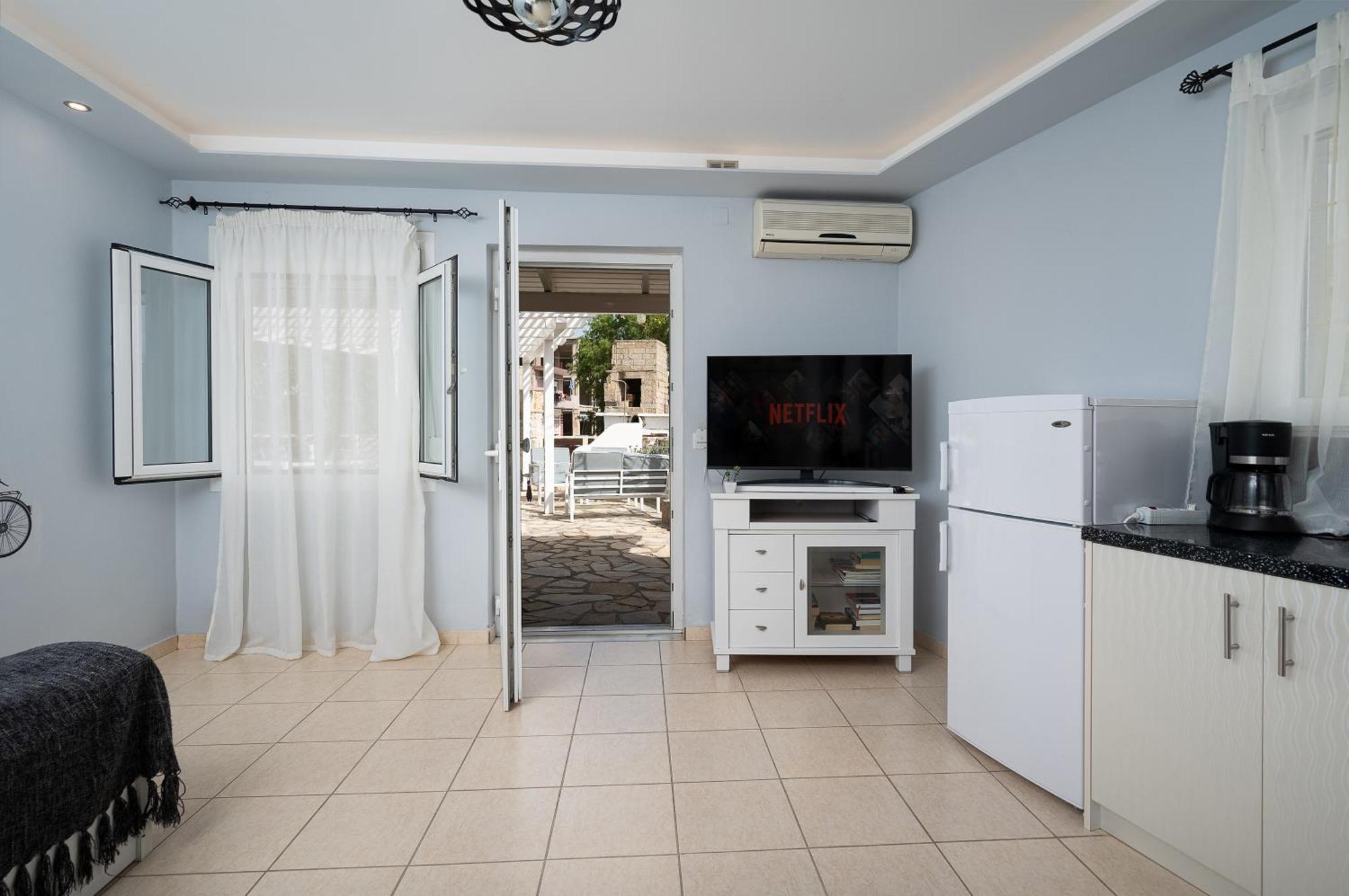 Milos Apartment Kalamaki  Exterior photo